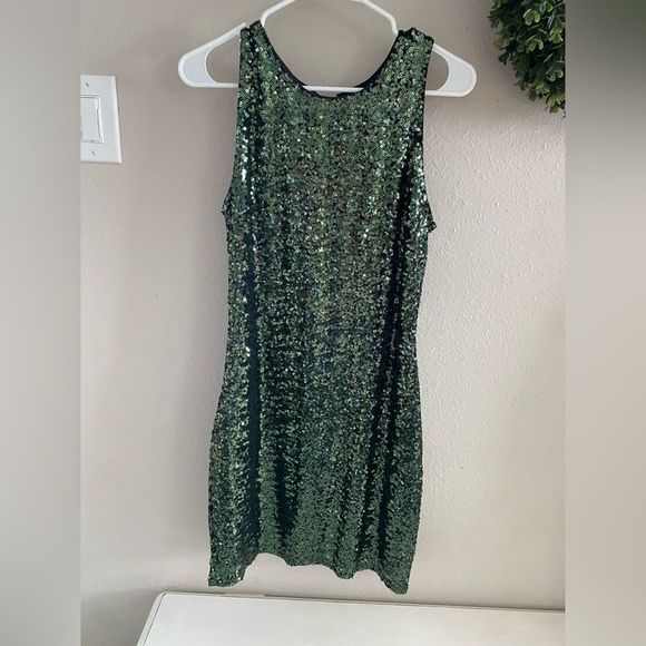 Badgley Mischka Dresses & Skirts - Belle Badgley Sequin formal Christmas Dress Size 10